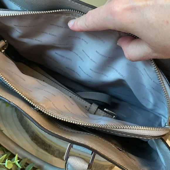 Michael Kors Savannah Large - Picture 14 of 16